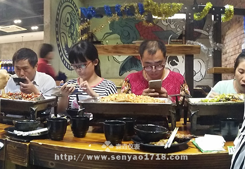 森垚儀表慶祝九九慶生會(huì)